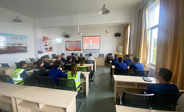 1654051812136737.jpg 綿陽(yáng)機(jī)場(chǎng)黨員干部職工收聽收看省第十二次黨代會(huì)實(shí)況直播.jpg