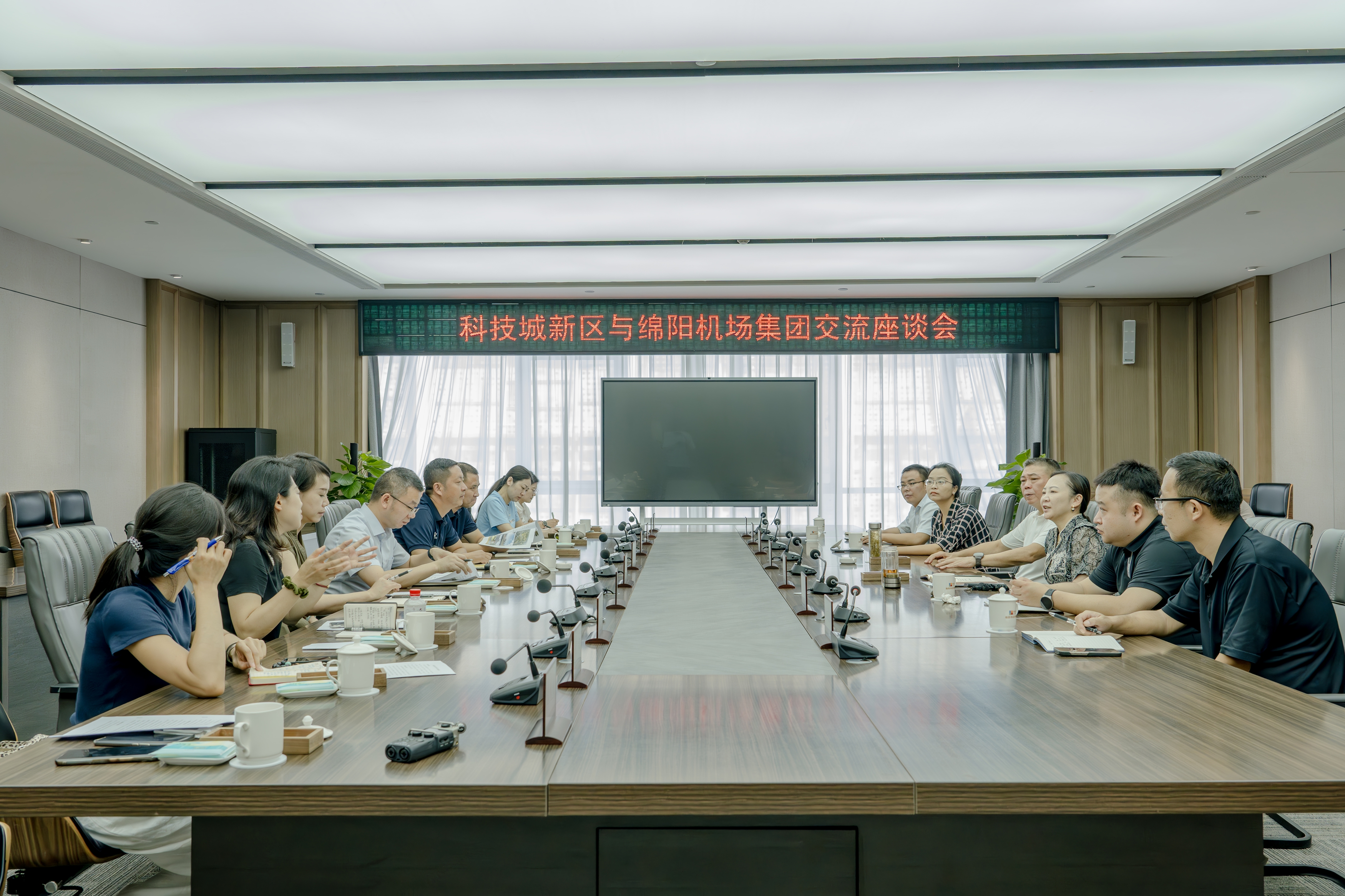落地綿陽(yáng)，不僅3小時(shí)直達(dá)九寨，還能觀(guān)賞大熊貓  ——綿陽(yáng)機(jī)場(chǎng)與中國(guó)大熊貓中心綿陽(yáng)基地共商合作